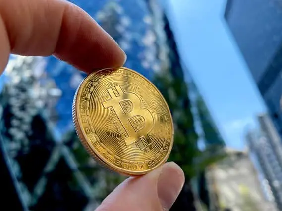 Kolik společností přijímá BTC?